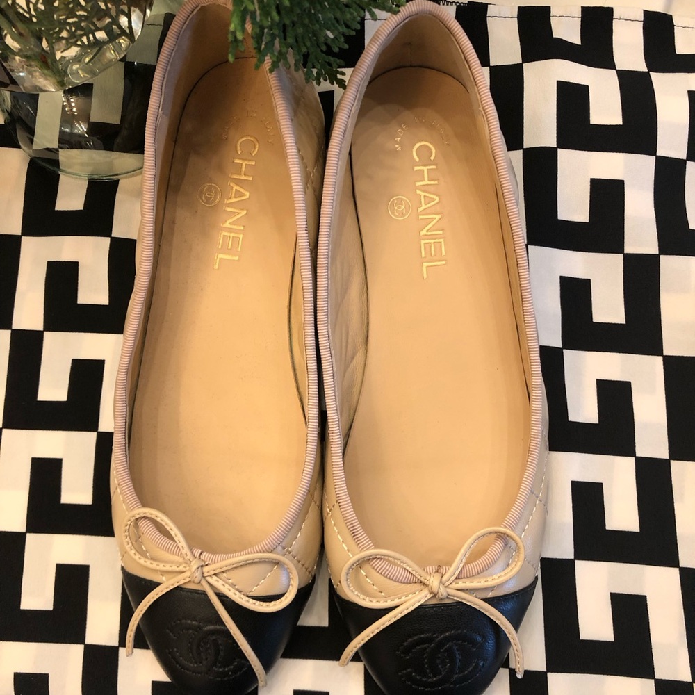Chanel Beige and Black Women's Ballet Flats